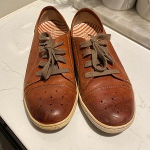 Taos holesome sneaker 6.5